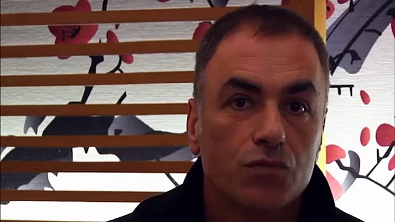 Gruaja e Arian Canit e pelqen shume kur ai puthet me femra te tjera