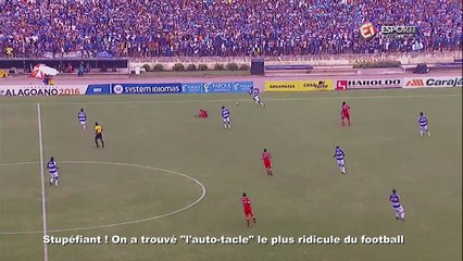 Stupéfiant ! On a trouvé "l'auto-tacle" le plus ridicule du football