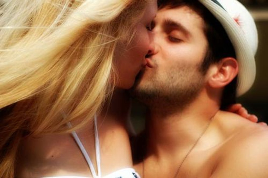 Best Kissing in The World
