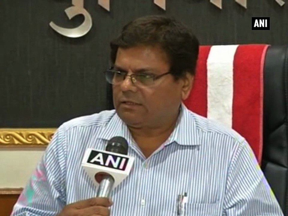 Difference in names on certificates common in Gujarat University VC