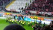 SC Freiburg Fans klettern über die Bande nach dem Spiel beim SC Paderborn