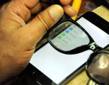 Diyarbakırlı Tamirci Ekranı Sadece Özel Bir Gözlükle Okunan Cep Telefonu Yaptı