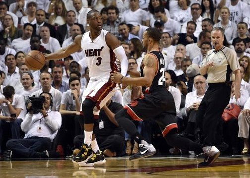 Dwyane Wade comes up big as Heat even series