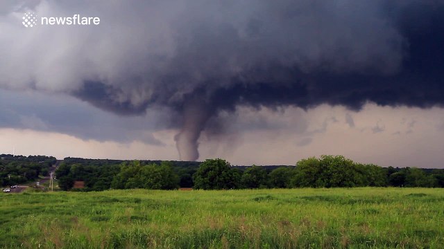 Deadly tornado rips through Oklahoma, USA