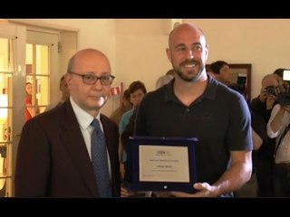 Napoli - Pepe Reina riceve il Premio Fair Play 2016 (09.05.16)