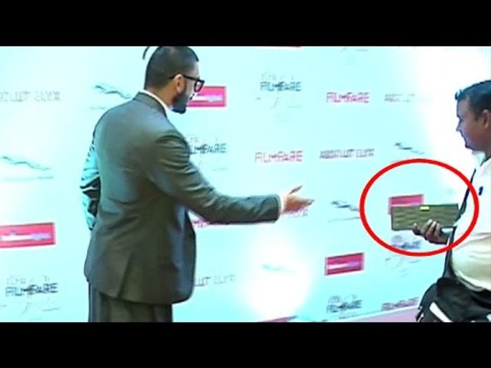 Ranveer Singh Enters With Malhari Song Playing On SPEAKER - Bajirao Mastani