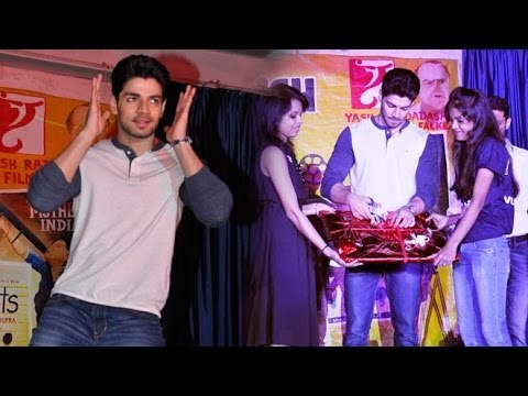 UNCUT: Sooraj Pancholi Performs at Chandrabhan Sharma College KHWAISH Festival
