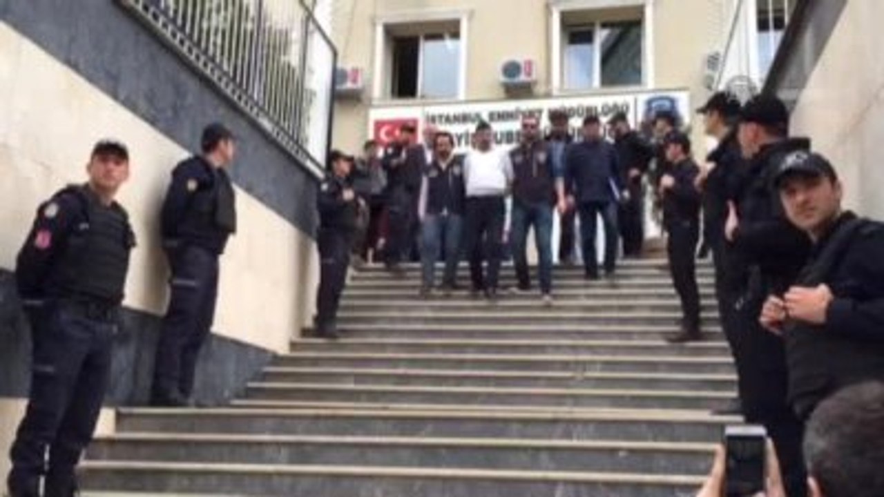 Can Dündar'a Silahla Ateş Açan Murat Ş. Adliyeye Sevk Edildi