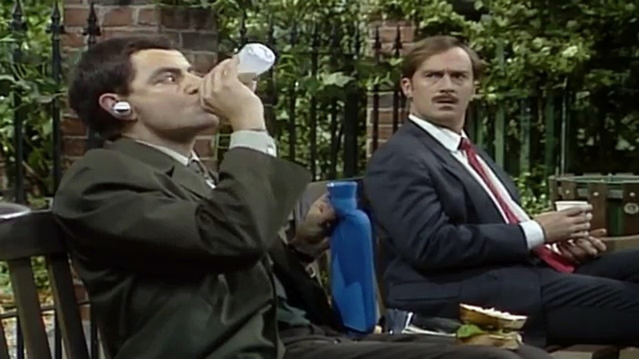 Mr Bean - Crushing pepper the Bean way