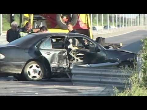 Golem, rruga ende e hapur dhe pa sinjalistikë - Top Channel Albania - News - Lajme