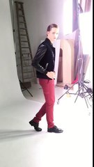 Models does 25 poses in 29 seconds