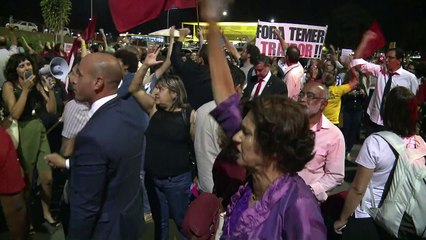 Pro and anti-Rousseff protesters clash in Brasilia