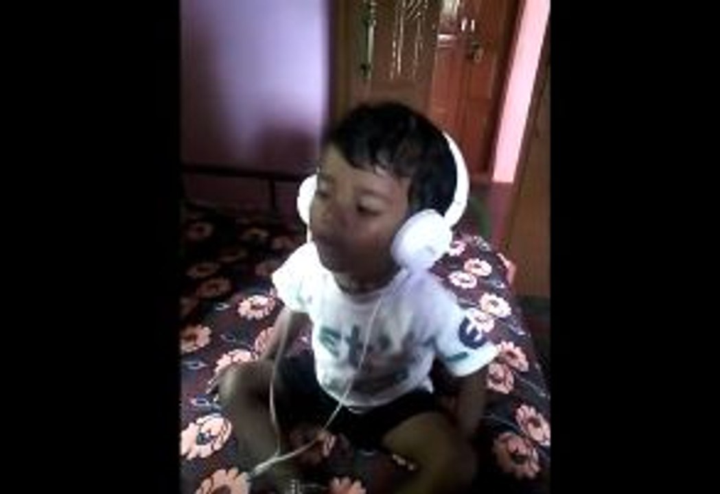 Baby Wearing Ear Phone, Singing & Dancing-Funny Whatsapp Video | WhatsApp Video Funny | Funny Fails | Viral Video