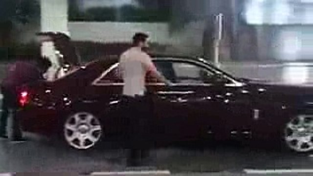 Shahid Afridi Caught on Airport after Worldcup T20 2016 - He Replied in Goodway