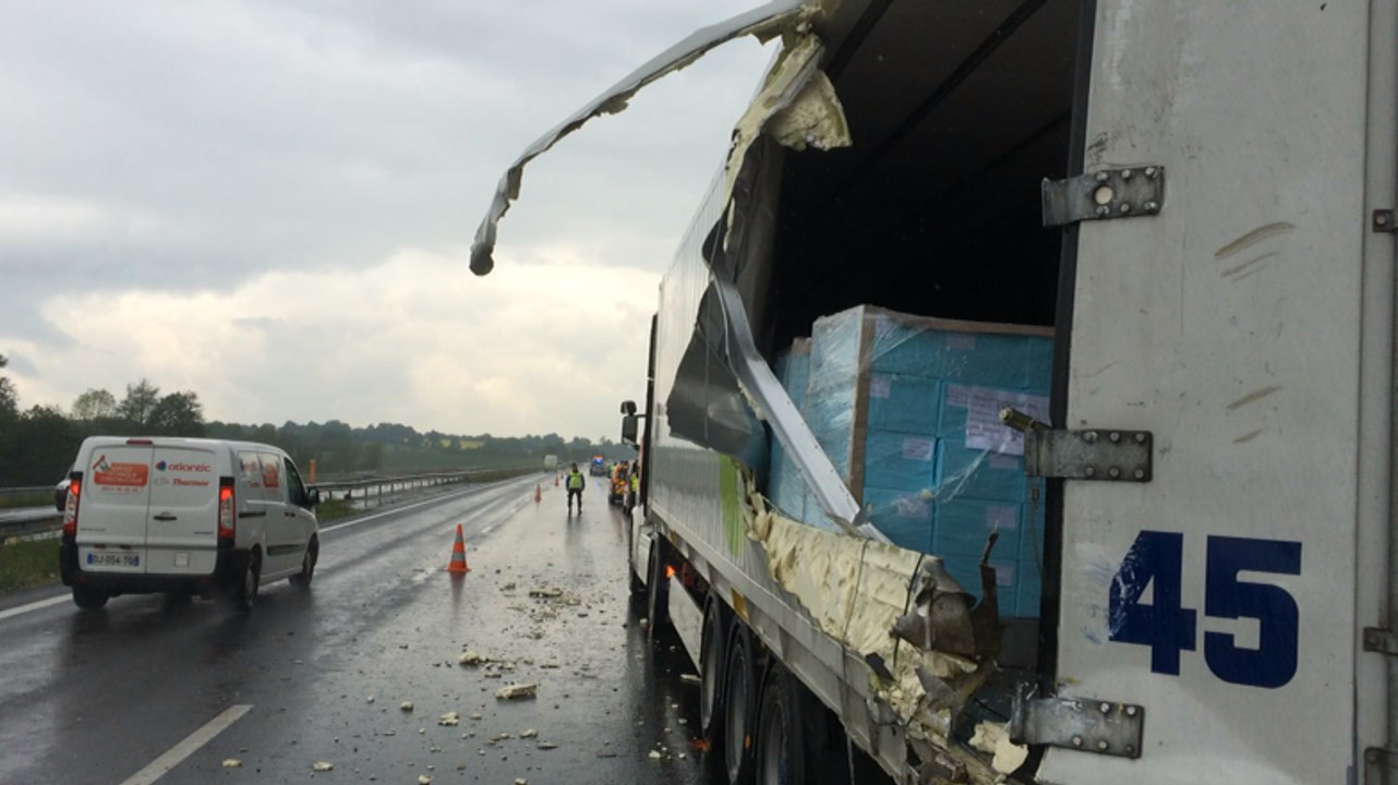 Sur-accident de poids lourds sur l'A81
