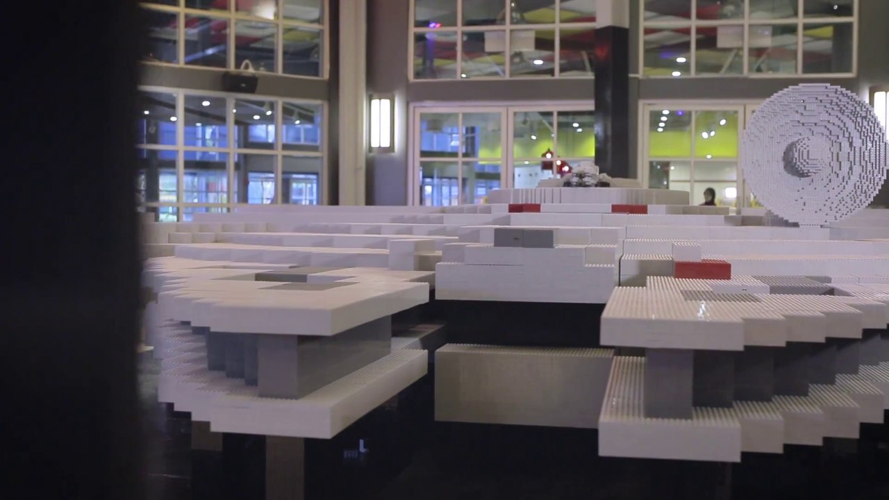 Le plus long Faucon Millennium en LEGO de près de 4 mètres