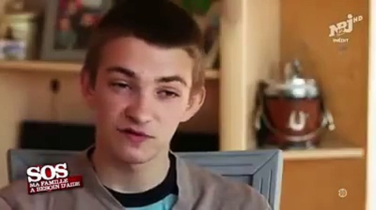 Un ado essaie de frapper Pascal avec un marteau - SOS ma famille a besoin d'aide NRJ12