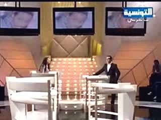 موقف صادم: فتاة تضرب والدتها بشكل غير متوقع 😢