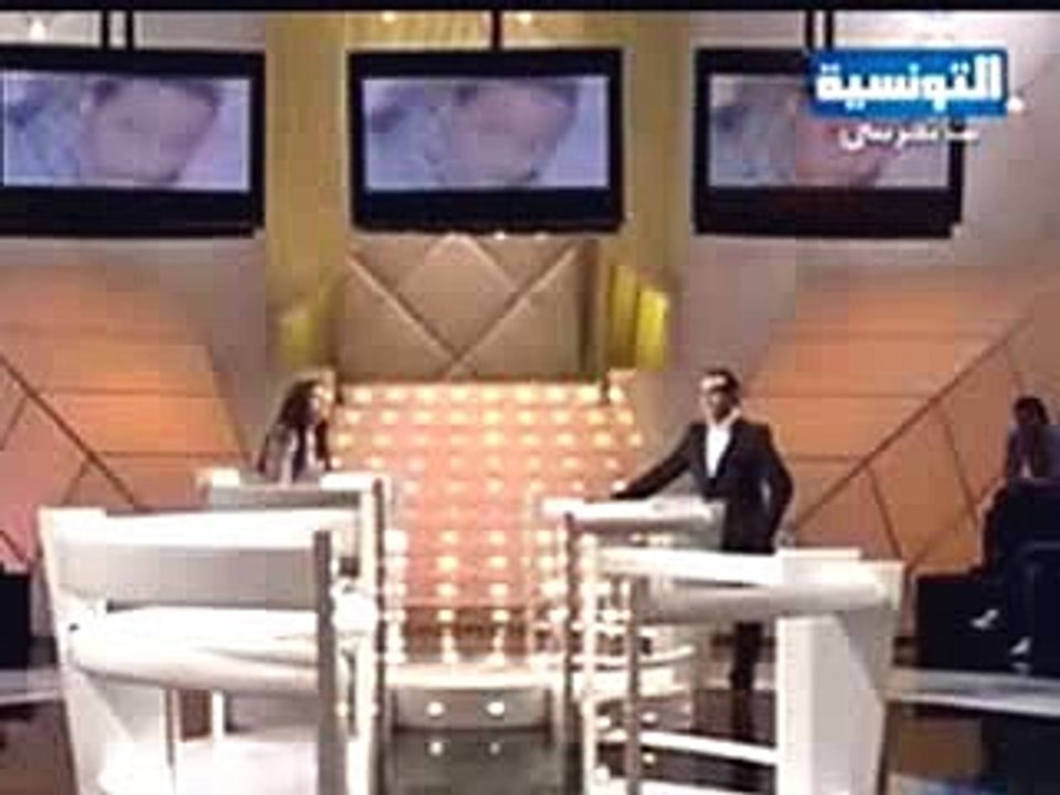 عندي ما نقلك فتاة تضرب والدتها