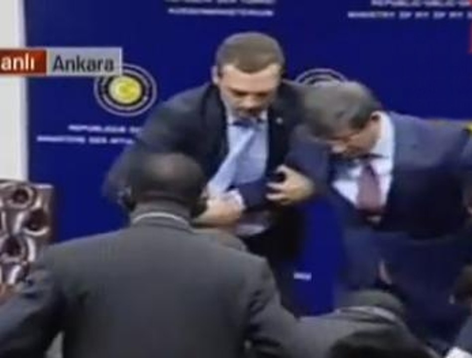 Davutoğlu - Canlı Yayında Bayıldı - YABANCI - BAKAN