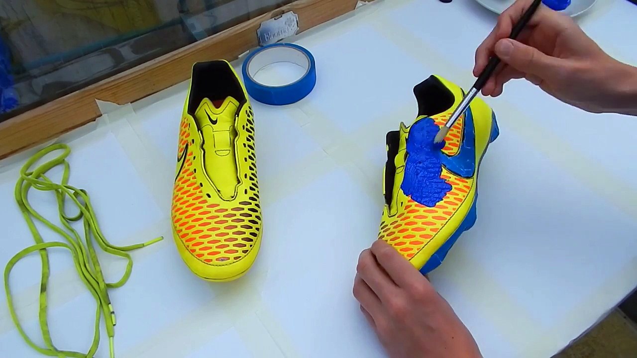 PAINTING MY OLD NIKE MAGISTA ONDAS!
