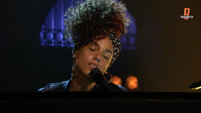 Alicia Keys en live dans le Saturday Night Live du 07/05 - Saturday Night Live avec Brie Larson