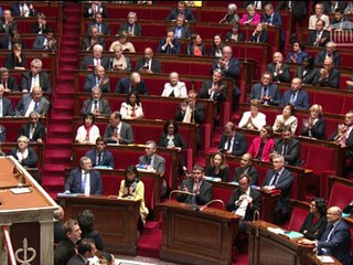 Loi Travail: Valls dégaine le 49-3 face à une "conjonction d'oppositions", motion de censure jeudi