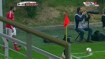 Adel Taarabt bate o pior canto de sempre em jogo do Benfica B (Worst corner kick ever)