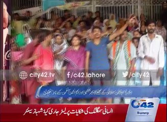 Sanitation workers on protest in Jinnah Hopistal