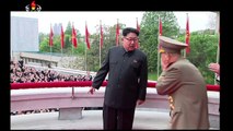Gigantesco desfile na Coreia do Norte