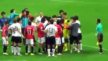 【soccer】A Korean soccer player litters trash in the pace. Japanese gets angry.【サッカー動画】