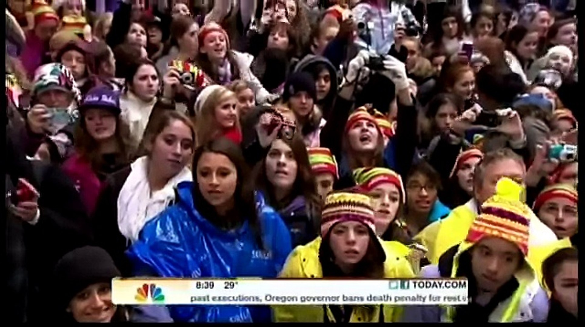 ★MERRY CHRISTMAS★ Justin Bieber performs LIVE Today Show November 23, 2011