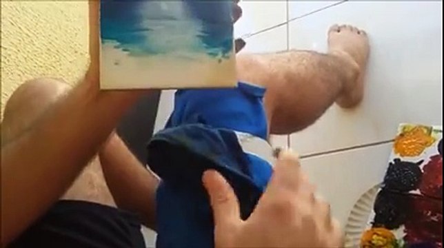 DESCHIDETI ACEST FILMULET SA VEDETI O ADEVARATA ARTA - PICTURA PE O BUCATA DE FAIANTA (CEVA FOARTE FRUMOS)