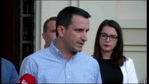 Veliaj fton qytetarët në protestë para gjykatës - Top Channel Albania - News - Lajme