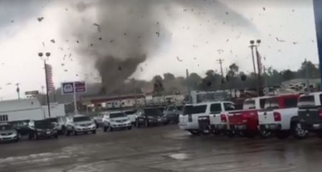 Tornado Tears Through Mayfield, Kentucky, Parki...