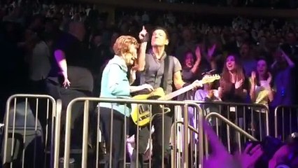 Le "Boss" avec sa maman sur scène pour ses 90 ans !