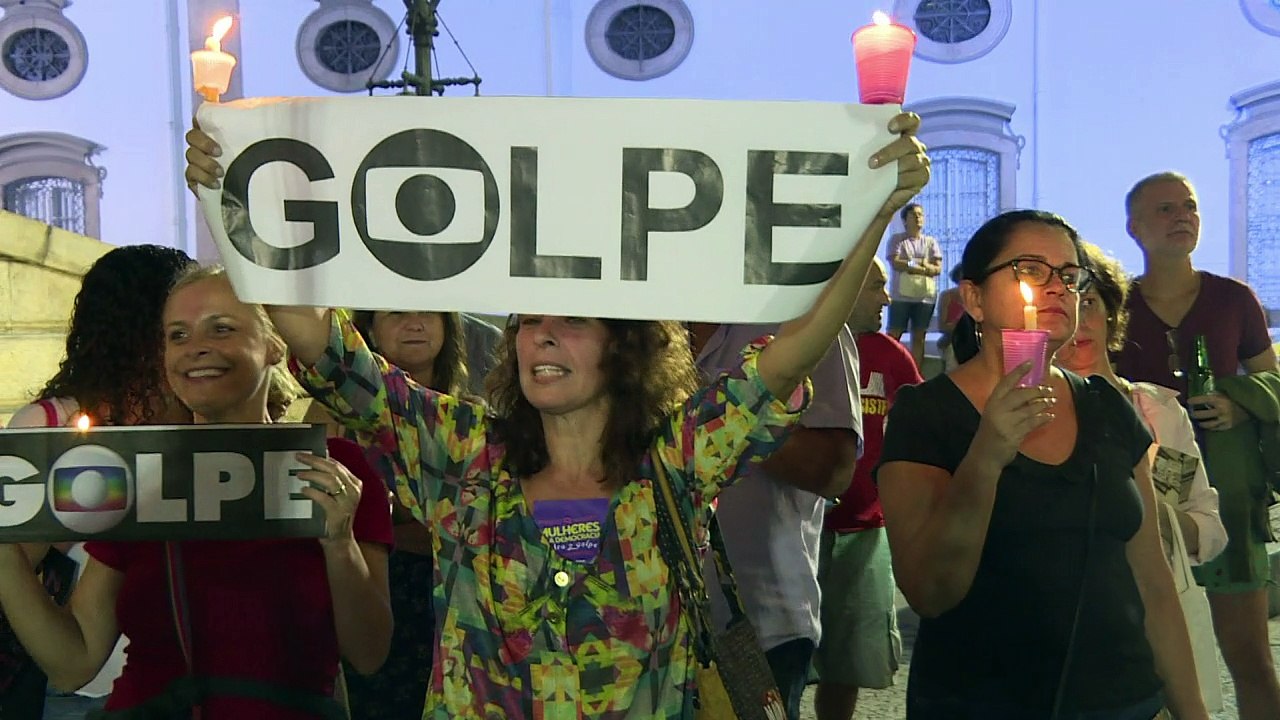 Manifestantes protestam contra impeachment no Rio