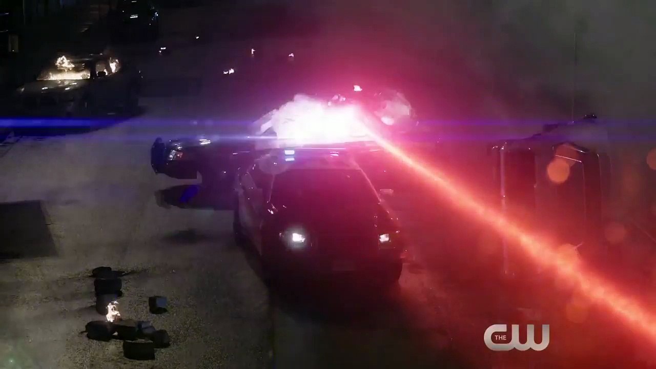 The Flash 2x22 Extended Promo _Invincible