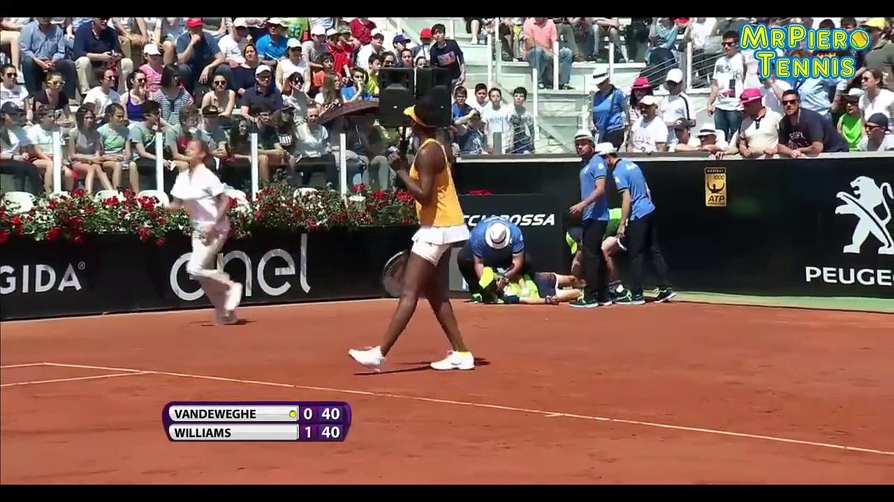 Un ramasseur de balles fait un malaise en plein tournoi de Rome