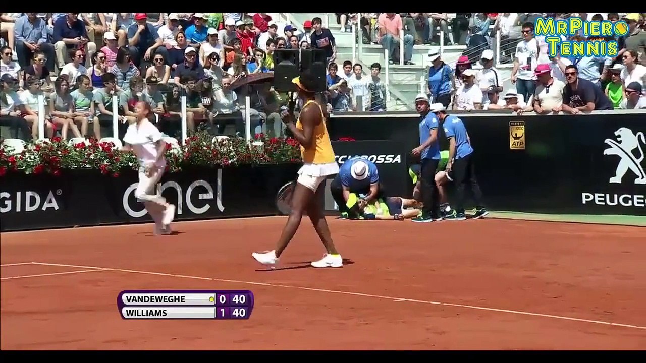 Un ramasseur de balles fait un malaise en plein tournoi de Rome