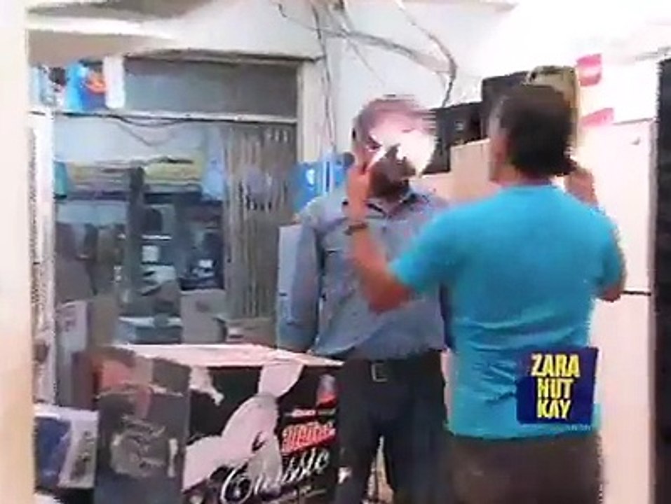 Zara Hut Kay Pakistani funny clips (16)