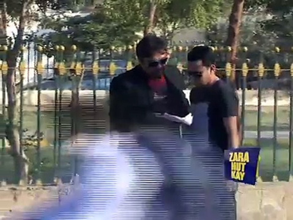 Zara Hut Kay Pakistani funny clips  (9)