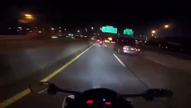 Course-poursuite entre une moto S1000RR, une audi R8 et une yamaha R6... Puissant