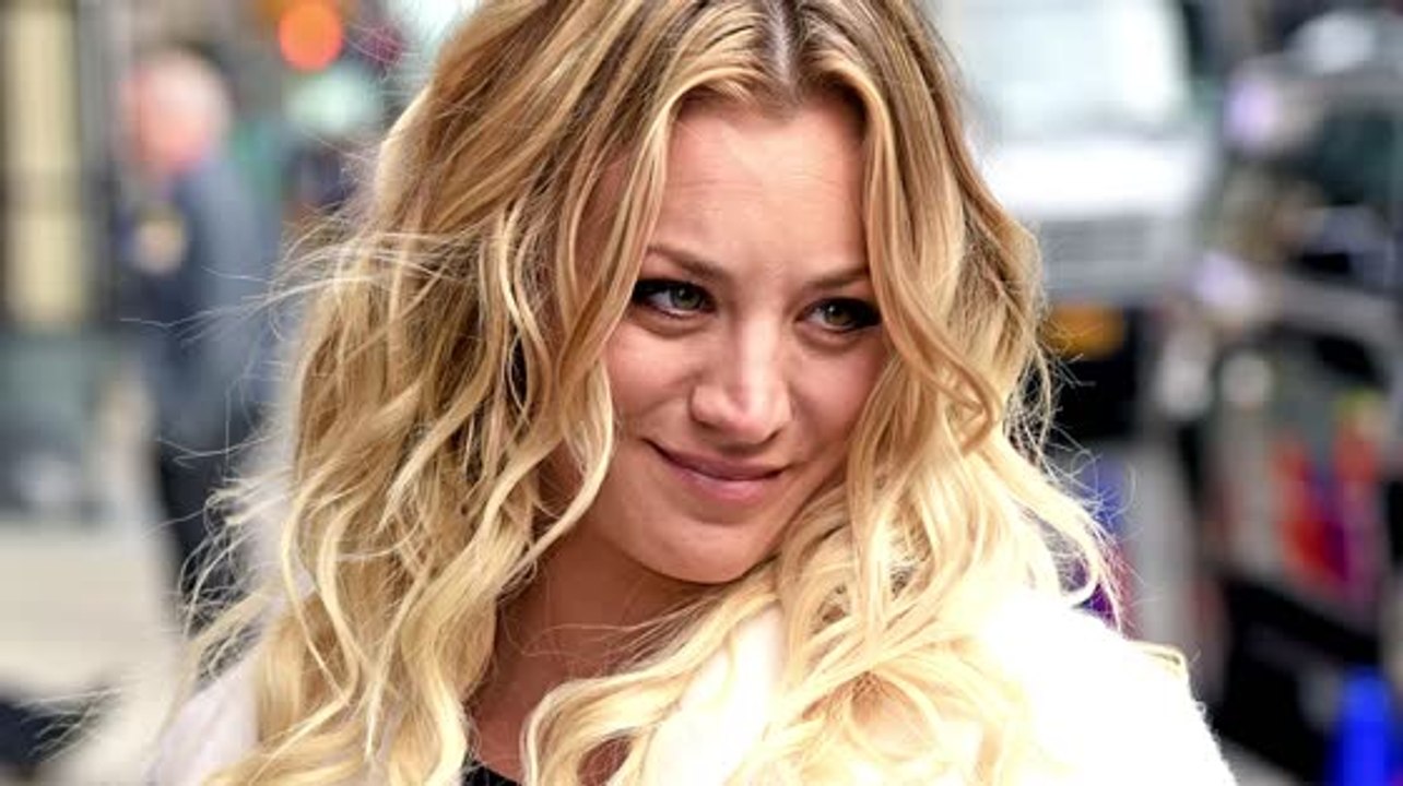 Kaley Cuoco scherzt über ihre neue Beziehung