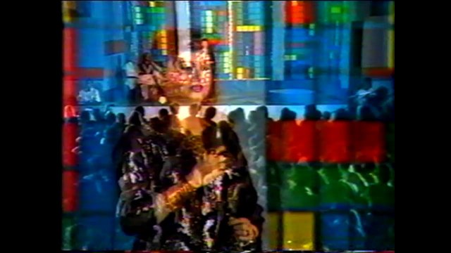 Mahjabeen Qazalbash, Hindko Singer Performing in PTV Program Ander Shehar