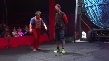 Un spectateur est mis KO en participant à un spectacle de cirque
