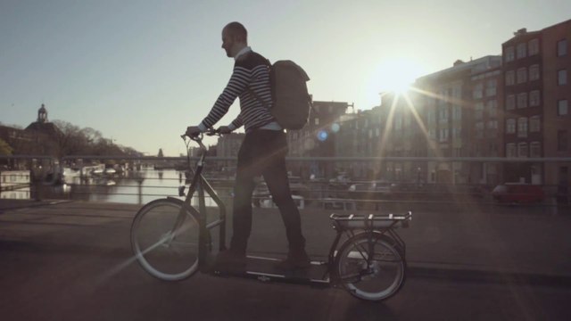 Un tapis de course pour faire avancer un vélo trottinette géant !