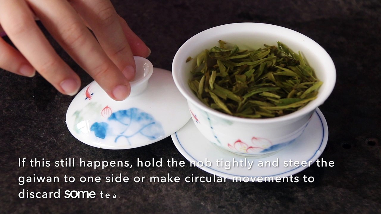 How To Use a Gaiwan - Tips on Holding & Pouring: Teasenz