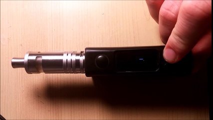 Il installe les jeux Snake et Flappy Bird sur sa cigarette électronique