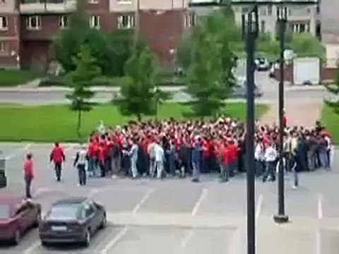 Bagarre entre hooligans - images chocs